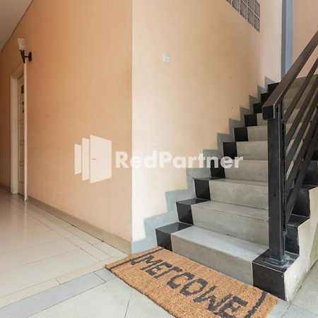 Star Hotel Jaksa Mitra Reddoorz Dżakarta Zewnętrze zdjęcie