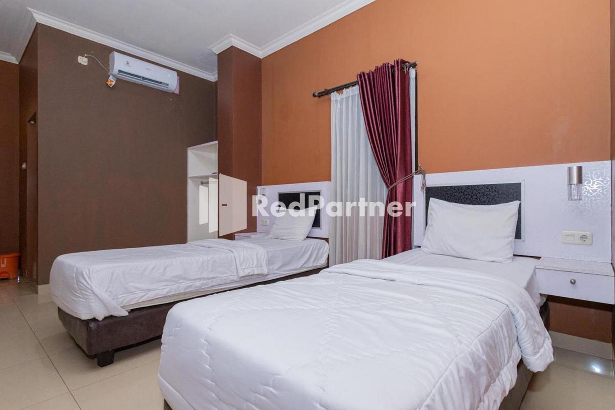 Star Hotel Jaksa Mitra Reddoorz Dżakarta Zewnętrze zdjęcie